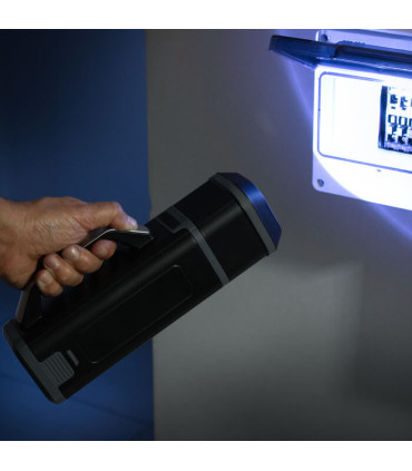 Linterna con set de herramientas