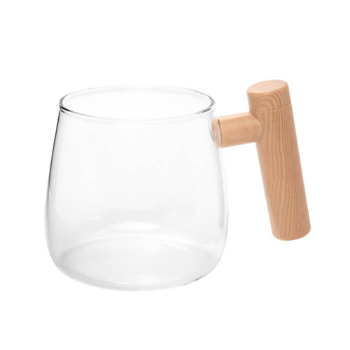 TAZA AUTOMÁTICA CON BATIDOR GUARDADO EN EL ASA